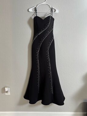 Elegant Black Strapless Prom Dress with Crystal Accents